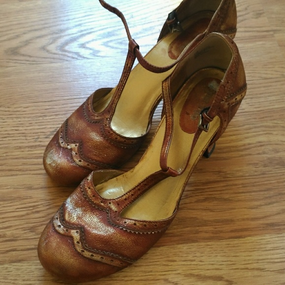 Copper Leather Me Too Heels - Picture 2 of 3